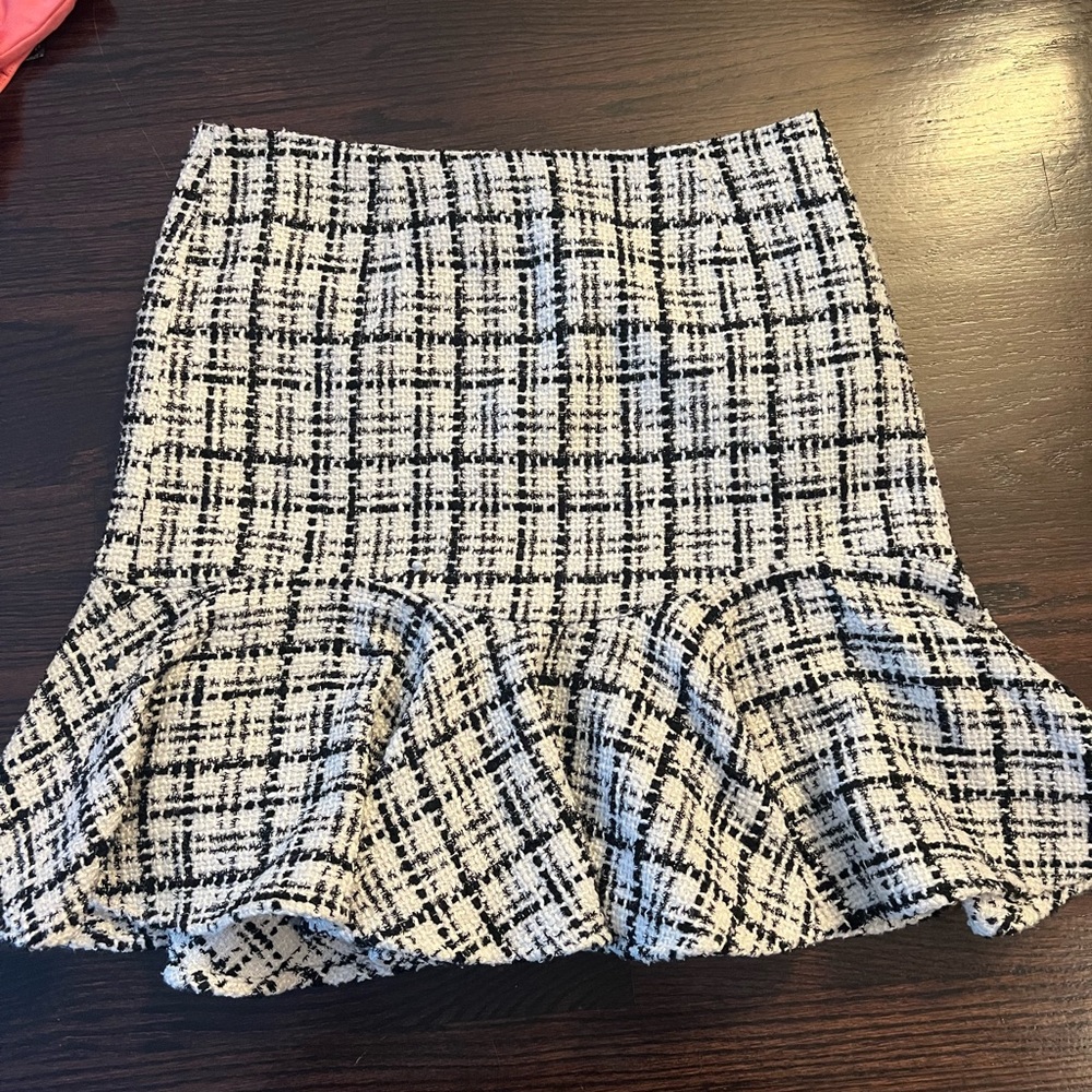 Black and white tweed skirt